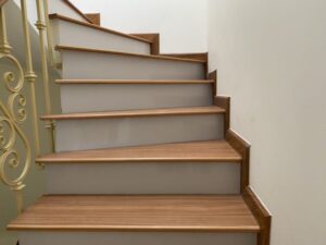Bậc cầu thang nhựa giả gỗ Thanh Xuân màu sắc đẹp giá rẻ