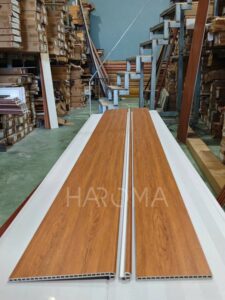 Bậc cầu thang nhựa giả gỗ Haroma 10mm so sánh với bậc thang đá và bậc gỗ tự nhiên